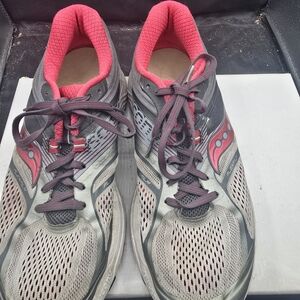 Saucony‎ Women's Athletic Shoes in Gray and Pink
